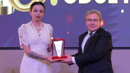 Feramuz Üstün, Merhamet ve Emek Ödül Töreni’nde Konuştu: ‘Bu Yılki Katılım, Toplumun Merhamete Duyduğu İhtiyacın Göstergesidir’